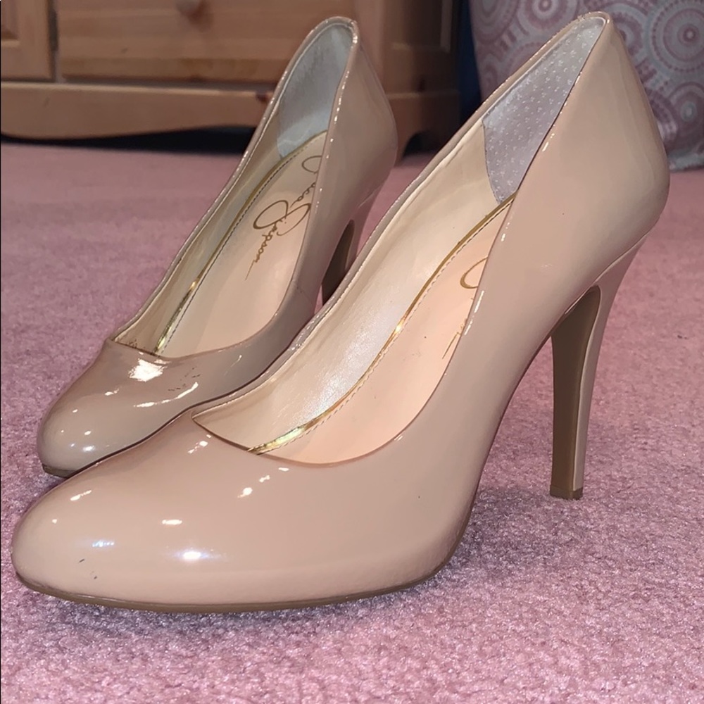Jessica Simpson Nude Closed Toe Heels